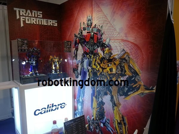 Transformers DOTM Optimus Prime And Bumblebee Statues From Calibre  (4 of 8)